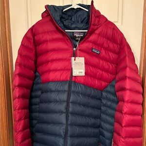 Patagonia Men’s Hooded XXL Down Sweater